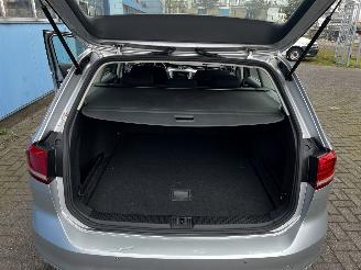 Volkswagen Passat 2.0 TDI bluemotion variant picture 10