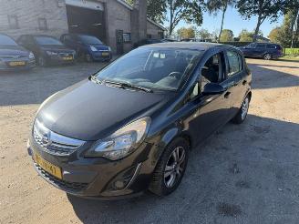Vaurioauto  passenger cars Opel Corsa  2013/10