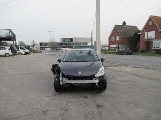 damaged passenger cars Peugeot 208  2019/2