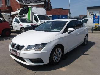 Vaurioauto  passenger cars Seat Leon  2017/9