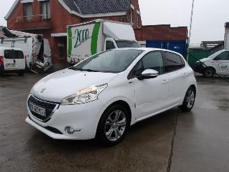 Schadeauto Peugeot 208 STYLE 2015/4