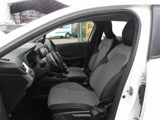 Renault Clio  picture 23