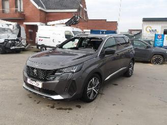 uszkodzony samochody osobowe Peugeot 5008 HYBRID ALLURE 2024/2