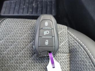 Peugeot 2008  picture 17