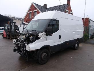 skadebil bedrijf Iveco Daily 35 S16 2023/2