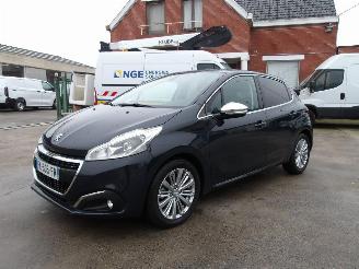 krockskadad bil auto Peugeot 208 1.2 PURE TECH 2019/9