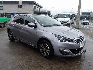 krockskadad bil auto Peugeot 308  2017/3