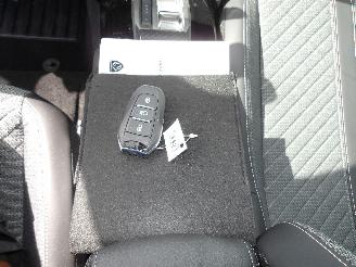 Peugeot 208  picture 21
