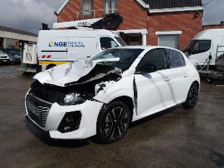Peugeot 208  picture 8