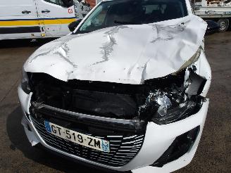 Peugeot 208  picture 11