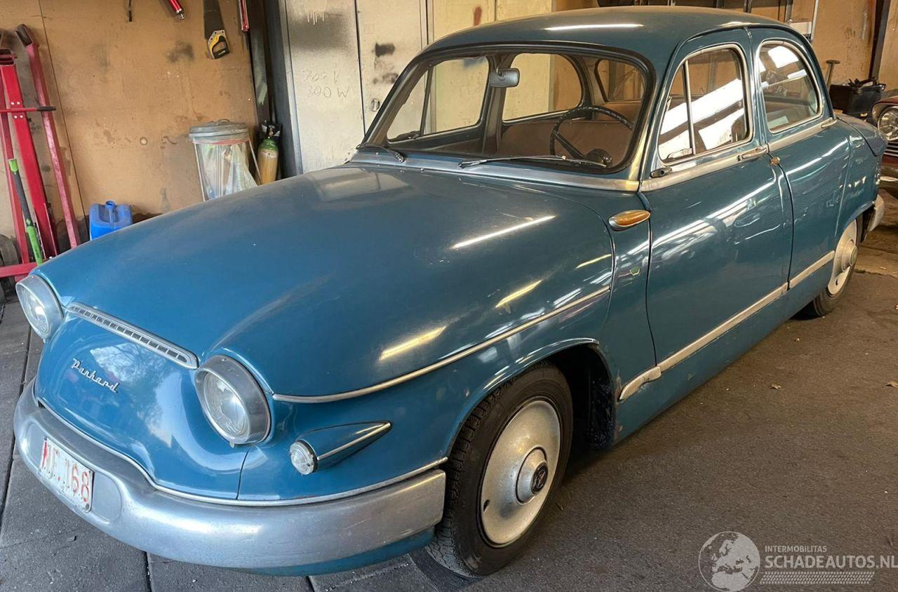 Panhard PL 17 SEDAN