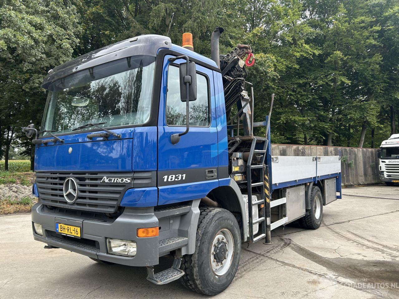 Mercedes Actros 1831 AK 4x4 Open laadbak met zware Palfinger laadkraan