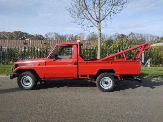 Toyota Landcruiser 70 4.2 6 CILINDER PICK-UP 4X4 TAKELWAGEN picture 2