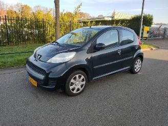 skadebil auto Peugeot 107 1.0 5 deurs airco 2011/10