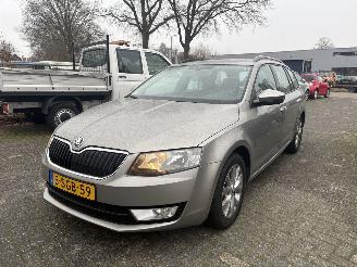 uszkodzony samochody osobowe Skoda Octavia 1.2 TSI COMBI 2013/9