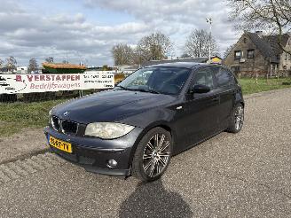 Schadeauto BMW 1-serie 118i High Executive automaat 2005/9