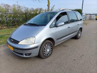 Schadeauto Ford Galaxy 2.0 BENZINE 6 PERSOONS, AIRCO 2003/7