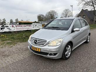 uszkodzony samochody osobowe Mercedes B-klasse 170 BENZINE AUTOMAAT, AIRCO, N.A.P. ENZ 2008/6