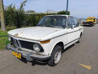 Damaged car BMW 1502-2002 1602 E10 RESTAURATIE PROJECT / DECORATIE AUTO 1973/1