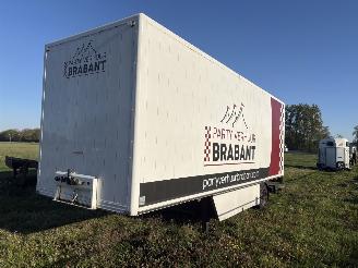 dañado remolque camión Tracon  TO.1,5-4,0 GESLOTEN OPLEGGGER VAN ALUMINIUM MET LAADKLEP EN LUCHTVERING 2001/5