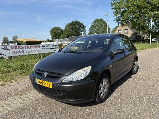 Coche accidentado Peugeot 307 1.6-16V NAVTECH 2004/9