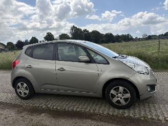 Kia Venga 1.4 CVVT Plus Pack NAVIGATIE, AIRCO, CAMERA ENZ picture 17