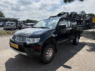 Schade bestelwagen Mitsubishi L-200 4x4 2.5 DI-D Club Cab Invite 4X4 MOTORSCHADE !!!! 2014/3