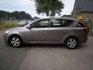 Kia Cee d 1.6 CRDI X-TRA 85 KW MET OA CLIMATRONIC ENZ PRIJS IS INCL BTW EN BPM picture 10