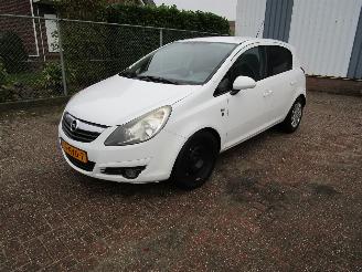 damaged passenger cars Opel Corsa 1.3 CDTI Navi Airco 2010/11