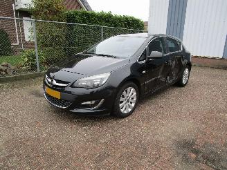 krockskadad bil auto Opel Astra 1.7 CDTI Camera Navi 6-Bak 2014/2