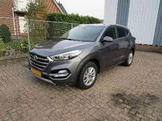 Damaged car Hyundai Tucson 1.6 Navi Clima 6-Bak 2017/2