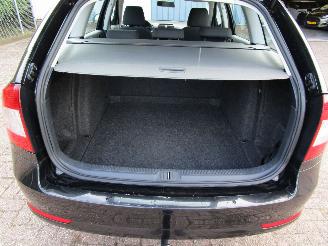 Skoda Octavia 1.6 TDI Clima Radio/CD 6-Bak picture 15