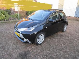 Damaged car Toyota Aygo Cabrio Navi Airco 2016/7