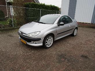Schadeauto Peugeot 206 CC 1.6 Automaat Leder 2003/4