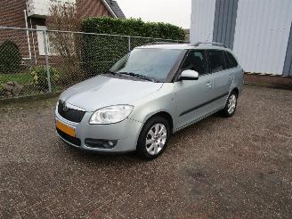 Vaurioauto  passenger cars Skoda Fabia 1.4 16V Clima Radio/CD 2010/3