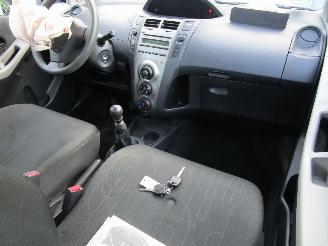 Toyota Yaris 1.3 VVT-I Airco Radio/CD 6-Bak picture 10