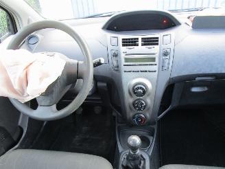 Toyota Yaris 1.3 VVT-I Airco Radio/CD 6-Bak picture 11