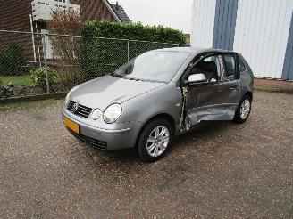 krockskadad bil auto Volkswagen Polo 1.4 Airco Radio/CD 150.000 KM 2004/11