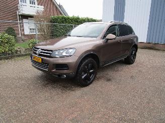 krockskadad bil auto Volkswagen Touareg 4.2 V8 TDI Grijs kenteken 2011/8