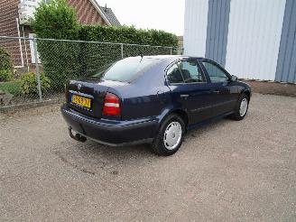 Skoda Octavia 1.6 Airco Radio/CD picture 4