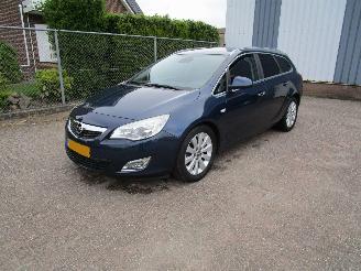 Voiture accidenté Opel Astra 1.6 Turbo Navi Clima 6-Bak 2011/1