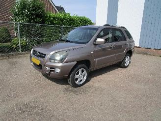 krockskadad bil auto Kia Sportage 2.0 G3 Navi Clima 2008/3