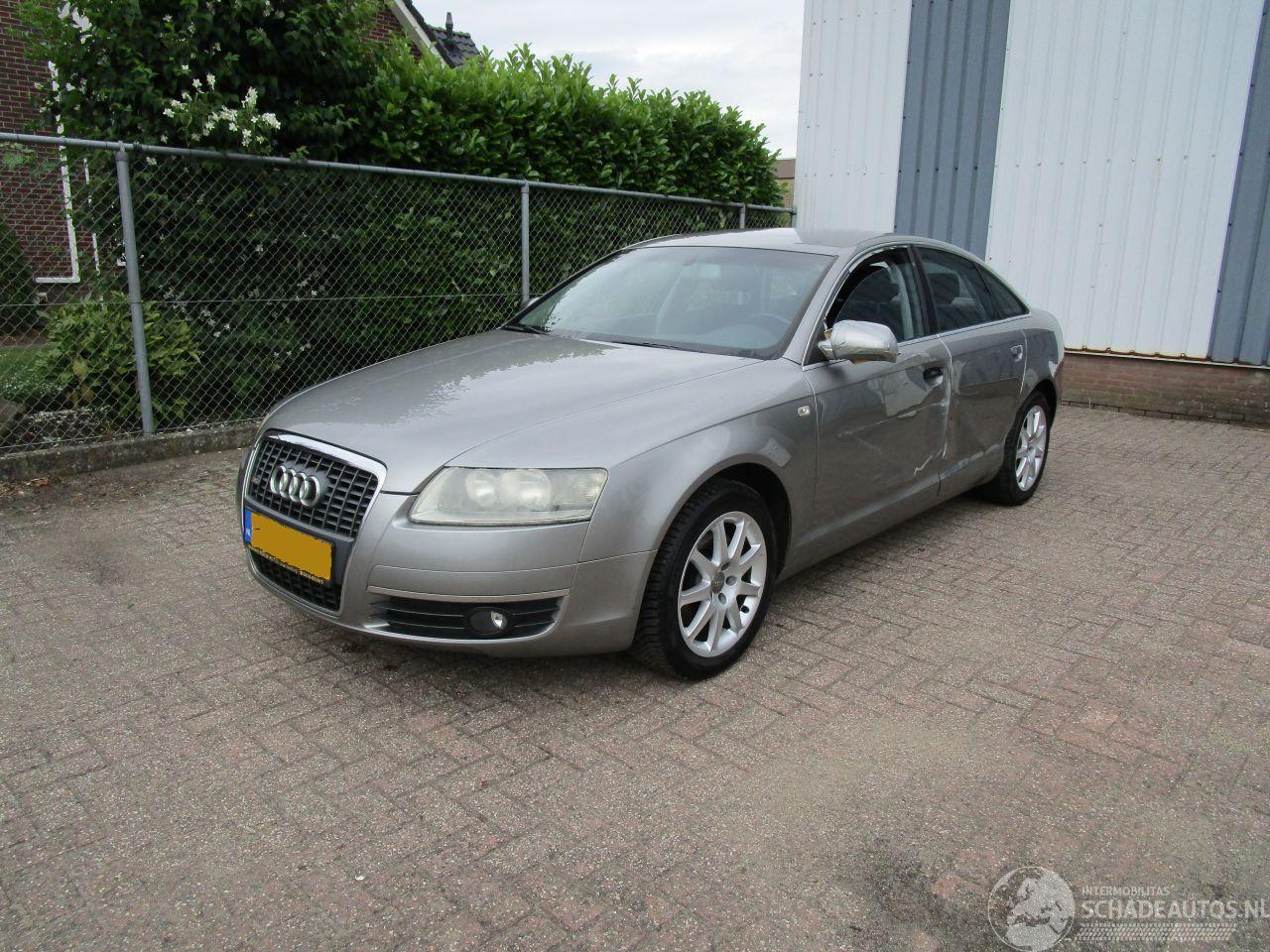 Audi A6 2.4 Sedan Navi Clima 6-Bak