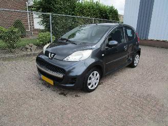 krockskadad bil auto Peugeot 107 Airco Radio/CD 5-Drs 2011/1