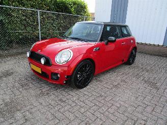 Vaurioauto  passenger cars Mini Cooper 1.6 Airco Radio/CD 6-Bak 2010/5