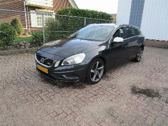 Coche accidentado Volvo V-60 1.6 D Navi Clima 6-Bak 2011/11
