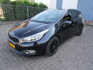 Damaged car Kia Ceed 1.6 GDI Camera Navi Clima 6-Bak 2013/1