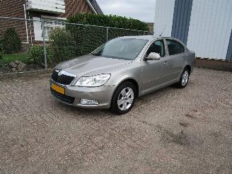 Coche accidentado Skoda Octavia 1.4 TSI Navi Clima 6-Bak 2010/2