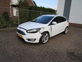 Coche accidentado Ford Focus 1.0 Titanium Navi Clima 6-Bak 2015/3