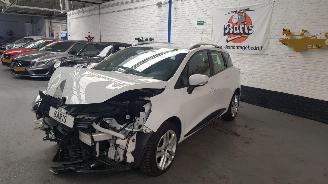 Auto incidentate Renault Clio 0.9 ENERGY TCE 90 12V COMBI/0 4DRS BENZ  898CC 66KW 90PK 2020/10